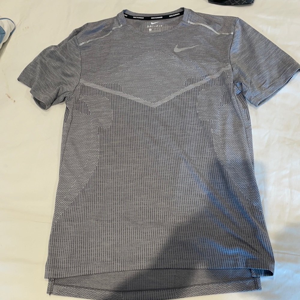 Nike Men’s Dri Fit running shirt size small